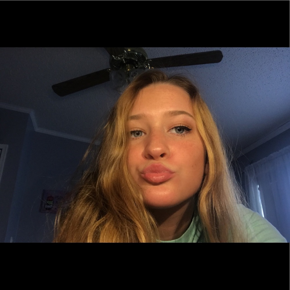 Meet your Posher, Makayla